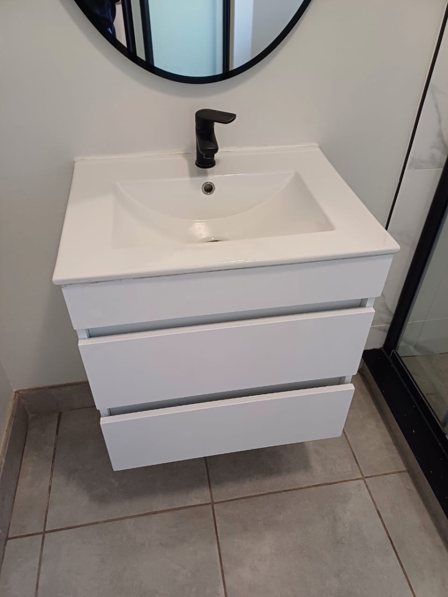 To Let 1 Bedroom Property for Rent in Waterfall Gauteng