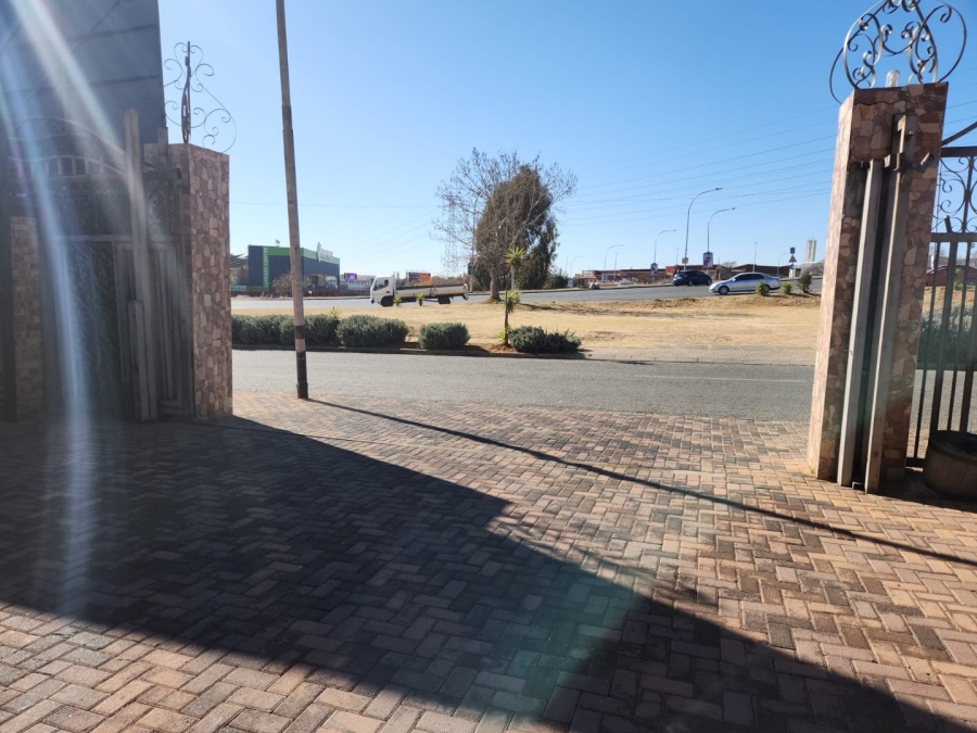 To Let 3 Bedroom Property for Rent in Evans Park Gauteng