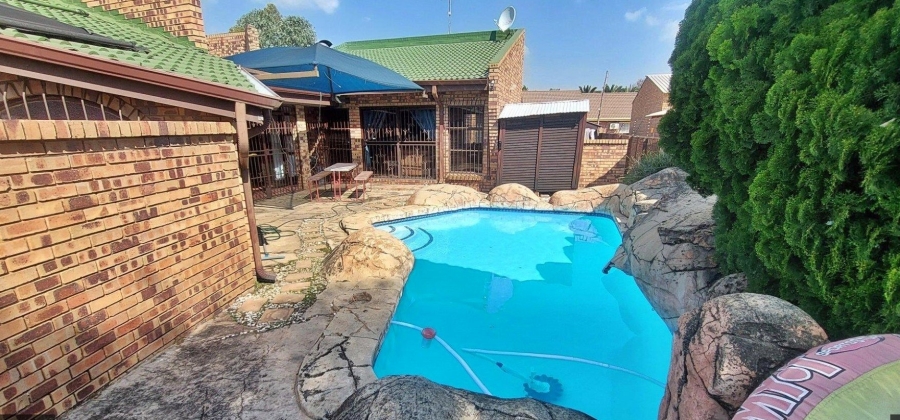 4 Bedroom Property for Sale in Ferryvale Gauteng
