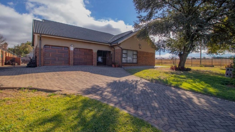 4 Bedroom Property for Sale in Birchleigh North Gauteng