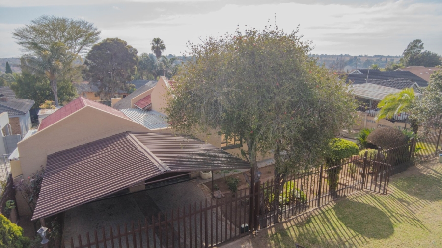 3 Bedroom Property for Sale in Birchleigh North Gauteng