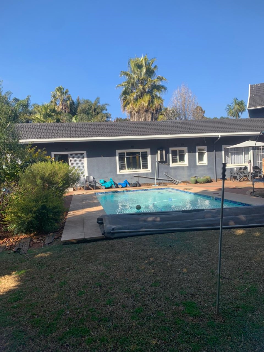 2 Bedroom Property for Sale in Glen Marais Gauteng