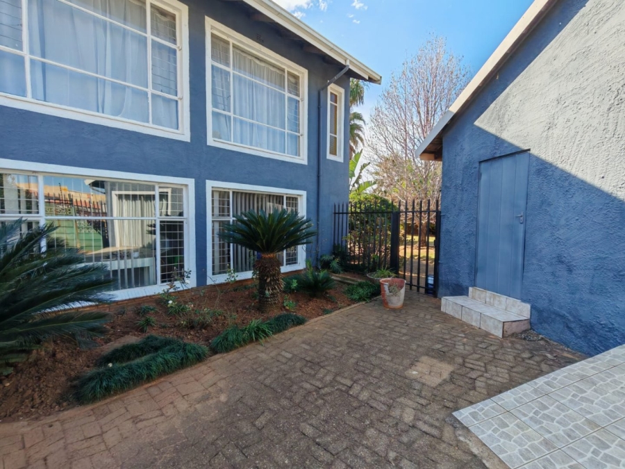 2 Bedroom Property for Sale in Glen Marais Gauteng
