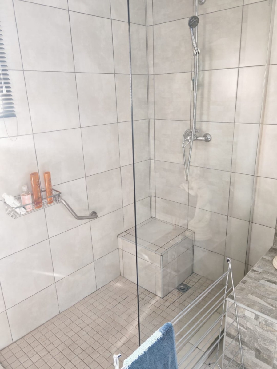 2 Bedroom Property for Sale in Glen Marais Gauteng
