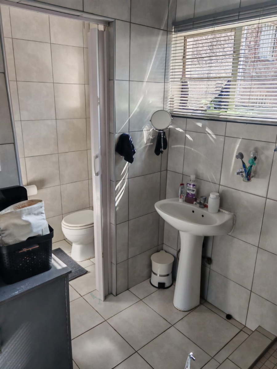 2 Bedroom Property for Sale in Glen Marais Gauteng