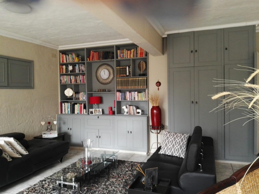 2 Bedroom Property for Sale in Glen Marais Gauteng