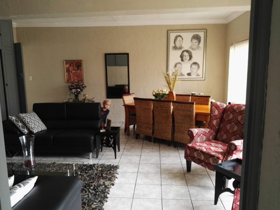 2 Bedroom Property for Sale in Glen Marais Gauteng