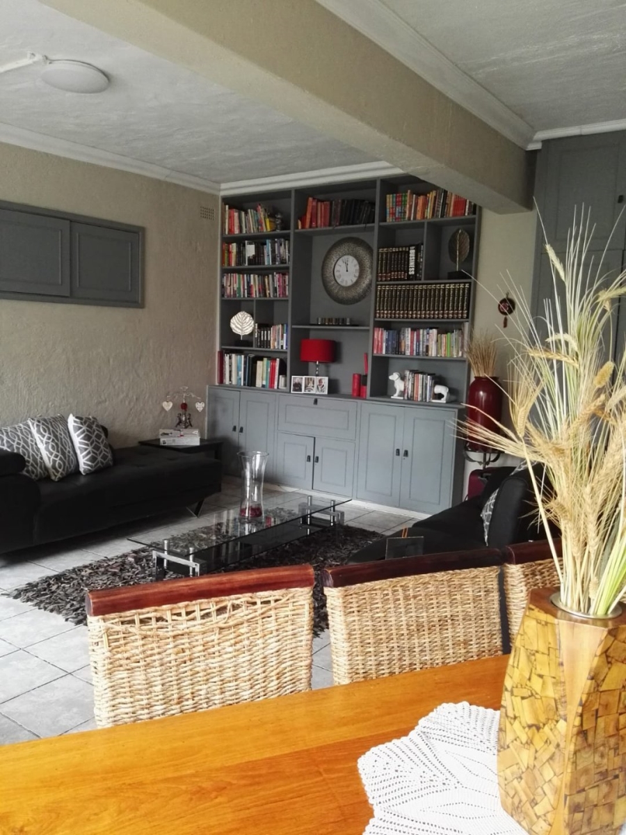 2 Bedroom Property for Sale in Glen Marais Gauteng