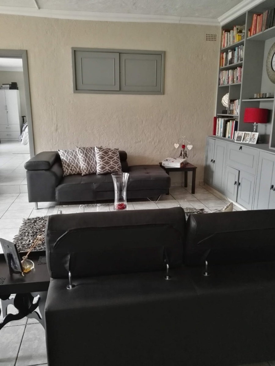 2 Bedroom Property for Sale in Glen Marais Gauteng