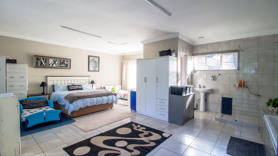 2 Bedroom Property for Sale in Glen Marais Gauteng