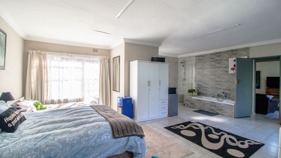 2 Bedroom Property for Sale in Glen Marais Gauteng