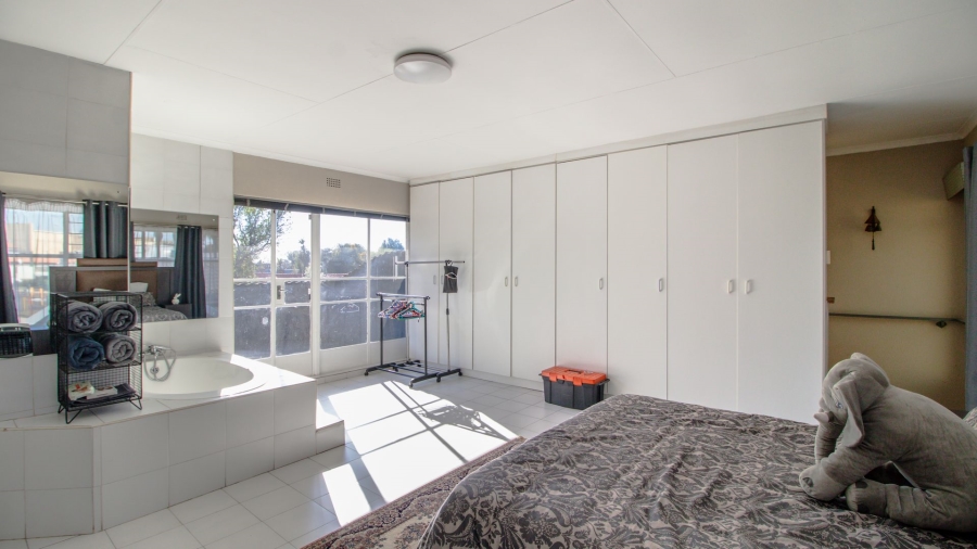 2 Bedroom Property for Sale in Glen Marais Gauteng