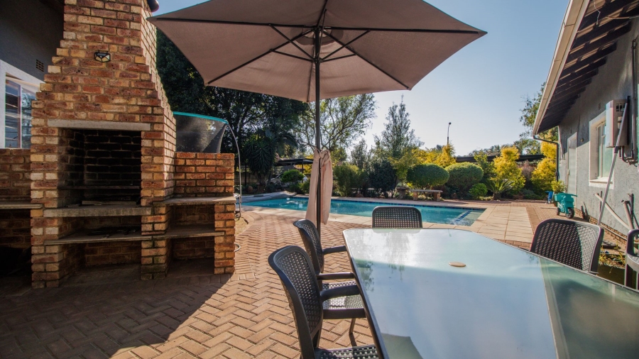2 Bedroom Property for Sale in Glen Marais Gauteng