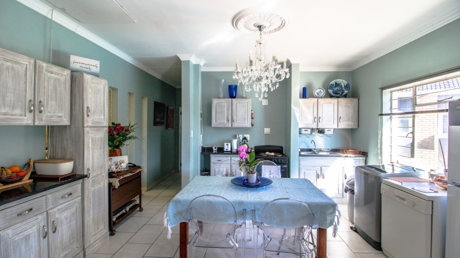 2 Bedroom Property for Sale in Glen Marais Gauteng