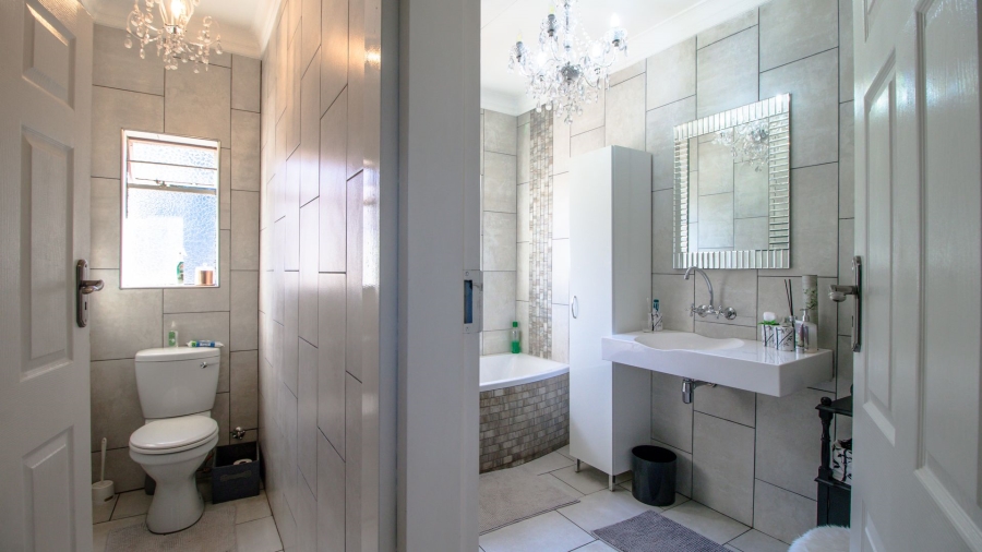 2 Bedroom Property for Sale in Glen Marais Gauteng