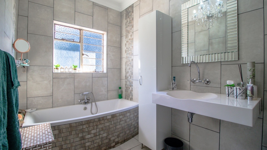 2 Bedroom Property for Sale in Glen Marais Gauteng