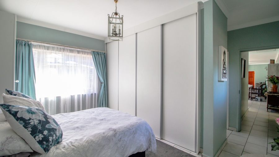 2 Bedroom Property for Sale in Glen Marais Gauteng