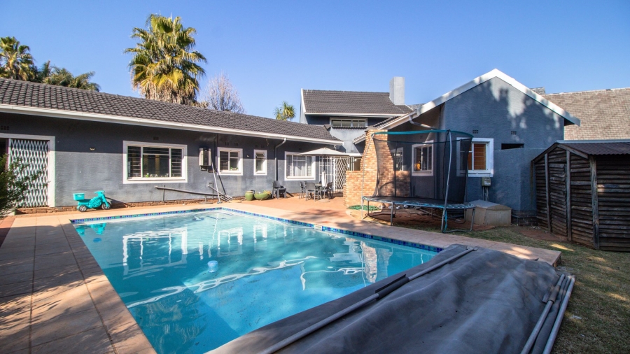 2 Bedroom Property for Sale in Glen Marais Gauteng
