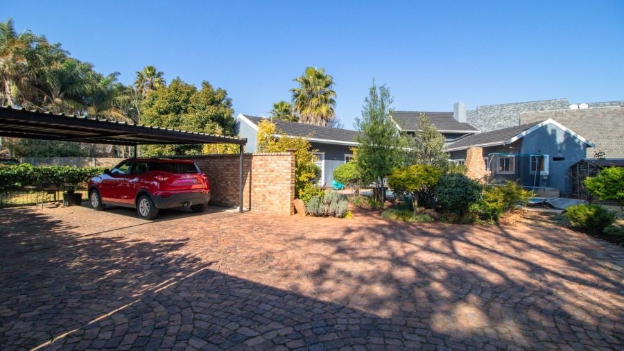 2 Bedroom Property for Sale in Glen Marais Gauteng