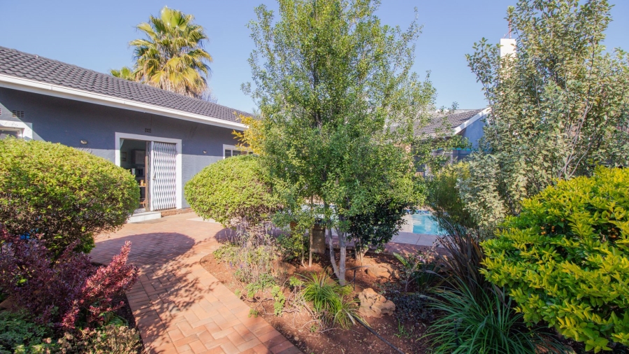 2 Bedroom Property for Sale in Glen Marais Gauteng