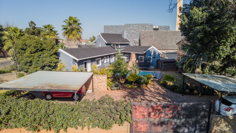 2 Bedroom Property for Sale in Glen Marais Gauteng