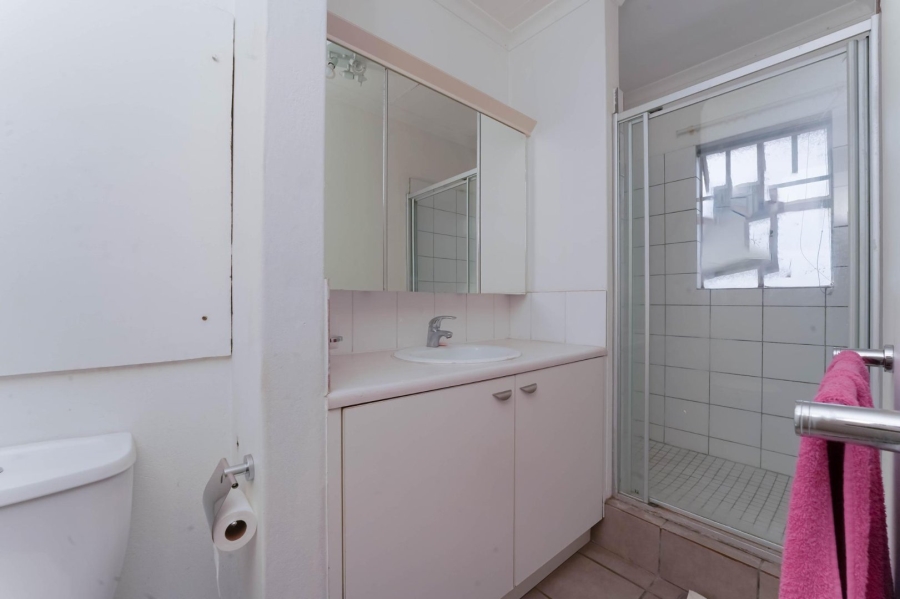 To Let 2 Bedroom Property for Rent in Upper Houghton Gauteng
