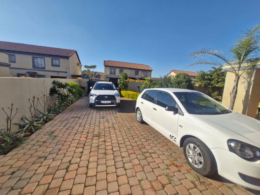 2 Bedroom Property for Sale in Annlin Gauteng