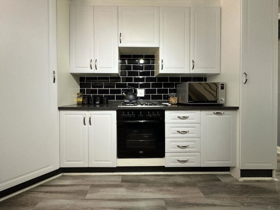 3 Bedroom Property for Sale in Glen Marais Gauteng