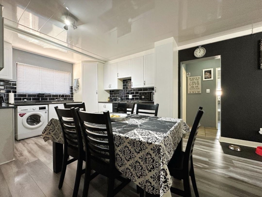 3 Bedroom Property for Sale in Glen Marais Gauteng