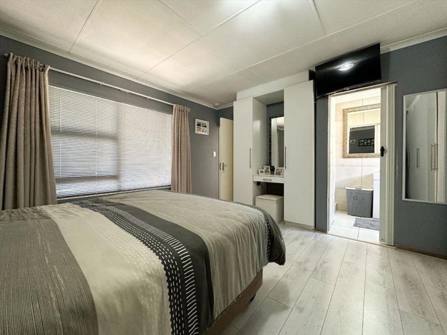 3 Bedroom Property for Sale in Glen Marais Gauteng