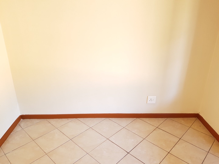 To Let 2 Bedroom Property for Rent in Mooikloof Ridge Gauteng