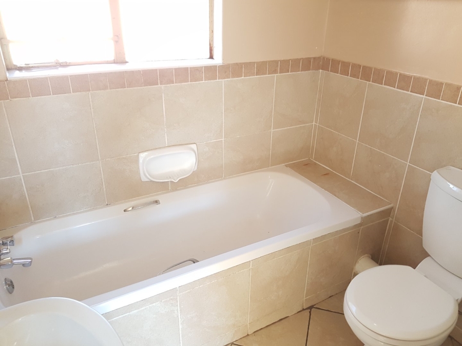 To Let 2 Bedroom Property for Rent in Mooikloof Ridge Gauteng