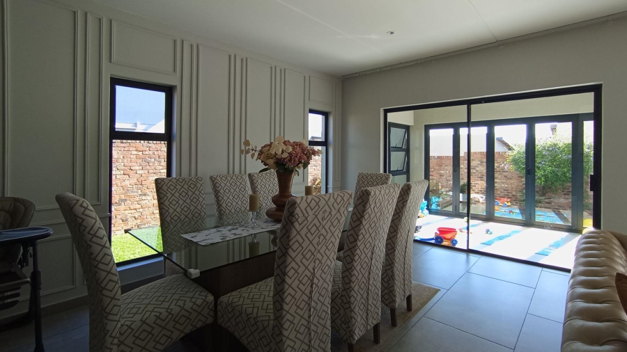3 Bedroom Property for Sale in Crowthorne AH Gauteng