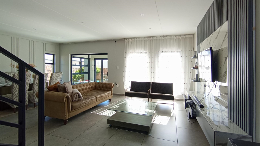 3 Bedroom Property for Sale in Crowthorne AH Gauteng