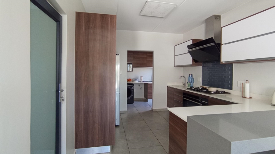 3 Bedroom Property for Sale in Crowthorne AH Gauteng