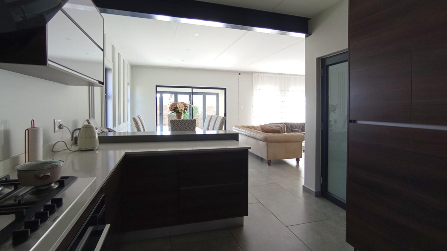3 Bedroom Property for Sale in Crowthorne AH Gauteng