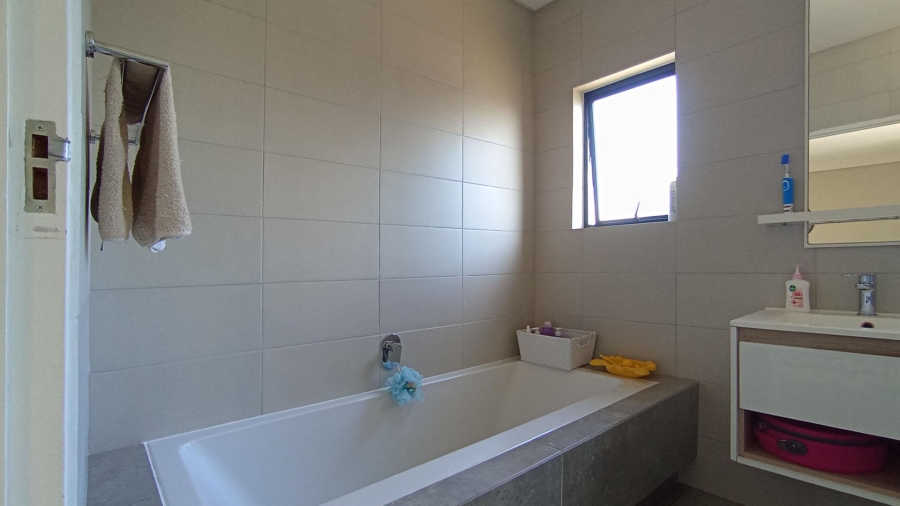 3 Bedroom Property for Sale in Crowthorne AH Gauteng