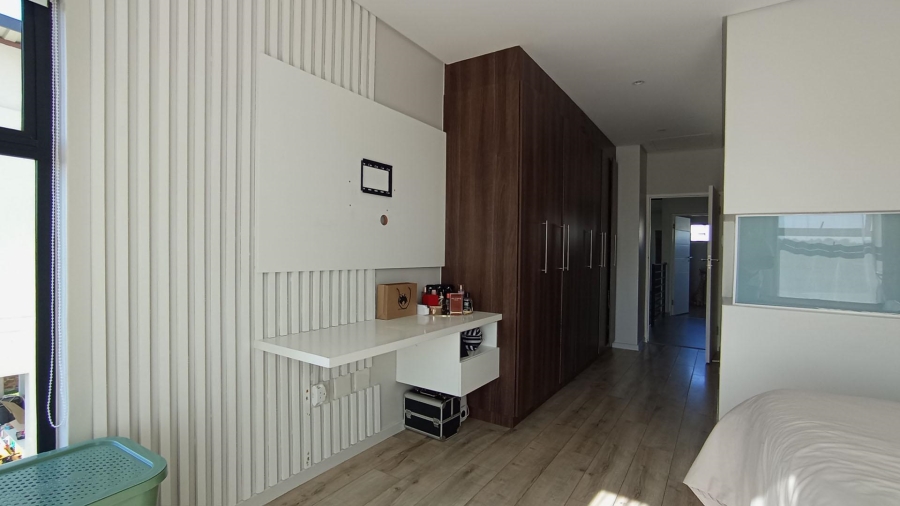 3 Bedroom Property for Sale in Crowthorne AH Gauteng