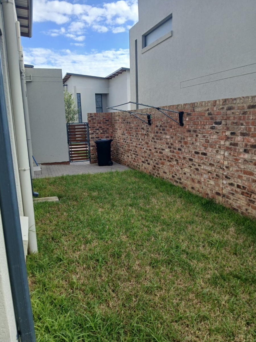 3 Bedroom Property for Sale in Crowthorne AH Gauteng