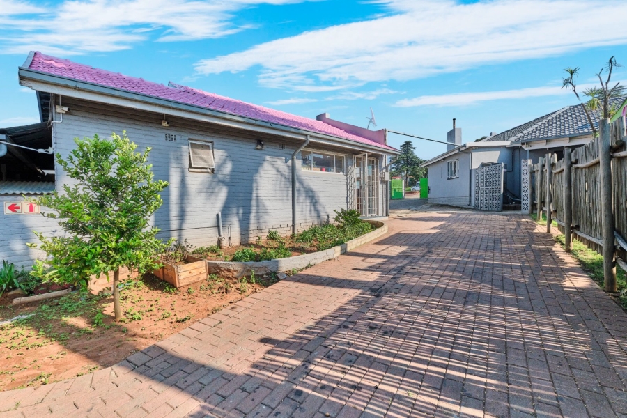  Bedroom Property for Sale in Florida Park Gauteng