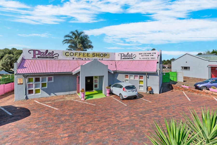  Bedroom Property for Sale in Florida Park Gauteng
