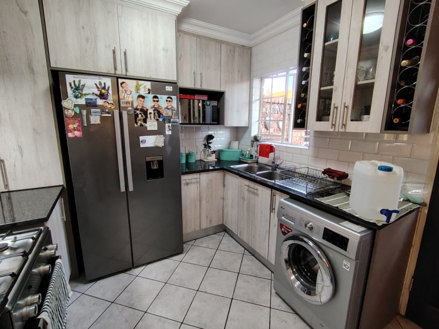 3 Bedroom Property for Sale in Wierdaglen Estate Gauteng