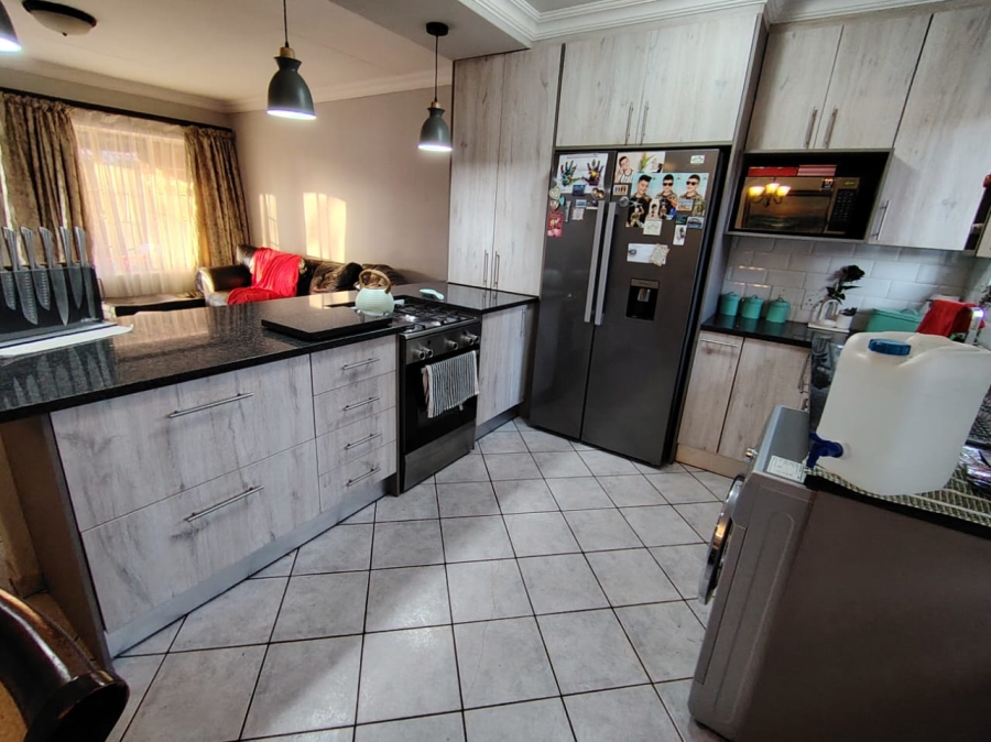 3 Bedroom Property for Sale in Wierdaglen Estate Gauteng