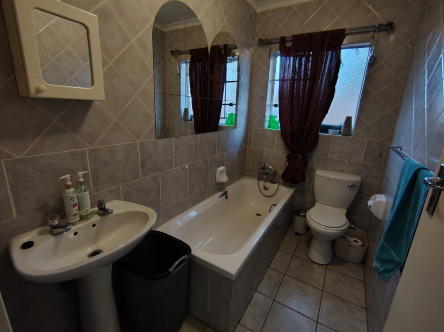 3 Bedroom Property for Sale in Wierdaglen Estate Gauteng