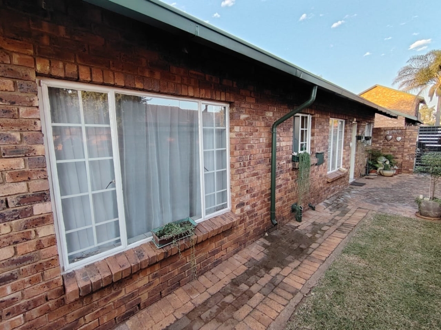 3 Bedroom Property for Sale in Wierdaglen Estate Gauteng