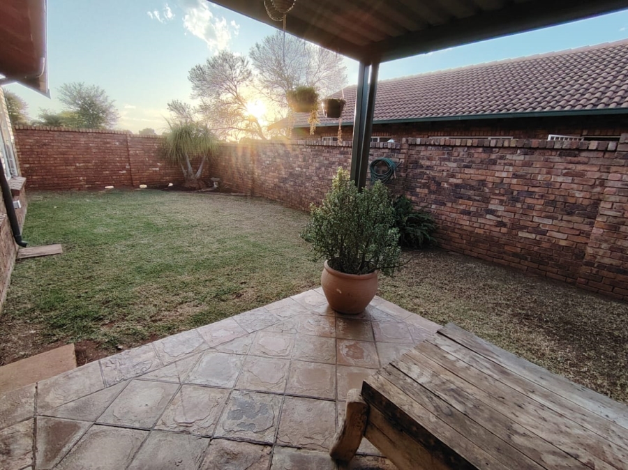 3 Bedroom Property for Sale in Wierdaglen Estate Gauteng