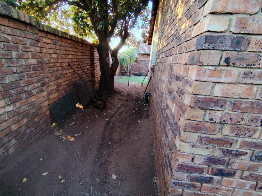 3 Bedroom Property for Sale in Wierdaglen Estate Gauteng