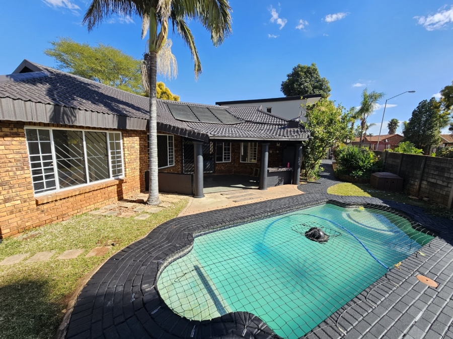 4 Bedroom Property for Sale in Doornpoort Gauteng