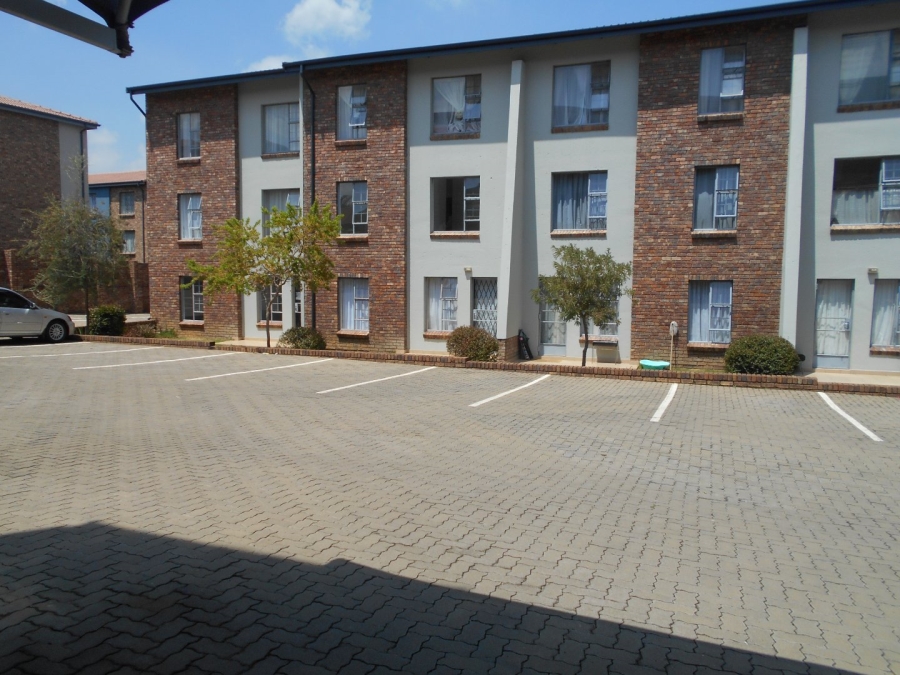 To Let 2 Bedroom Property for Rent in Rooihuiskraal North Gauteng