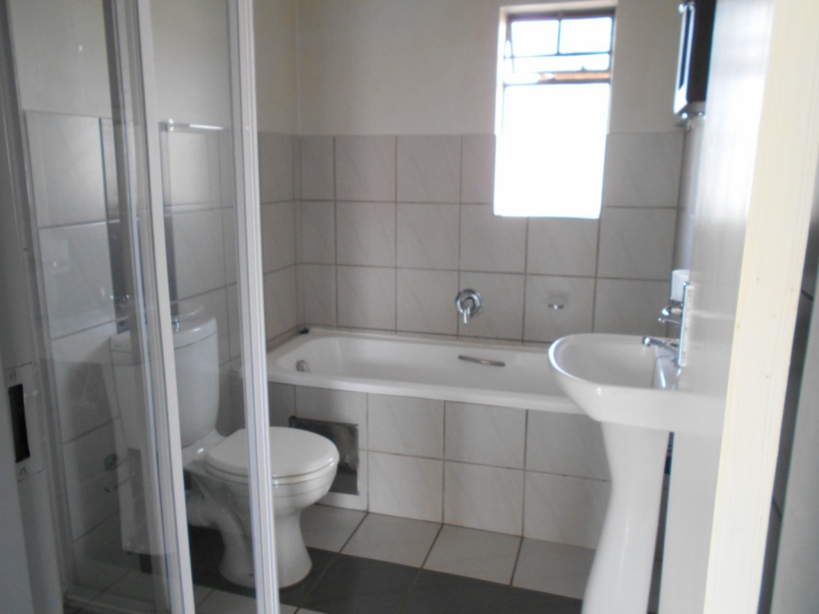To Let 2 Bedroom Property for Rent in Rooihuiskraal North Gauteng